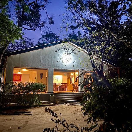 Waters Edge, Anuradhapura Exterior foto